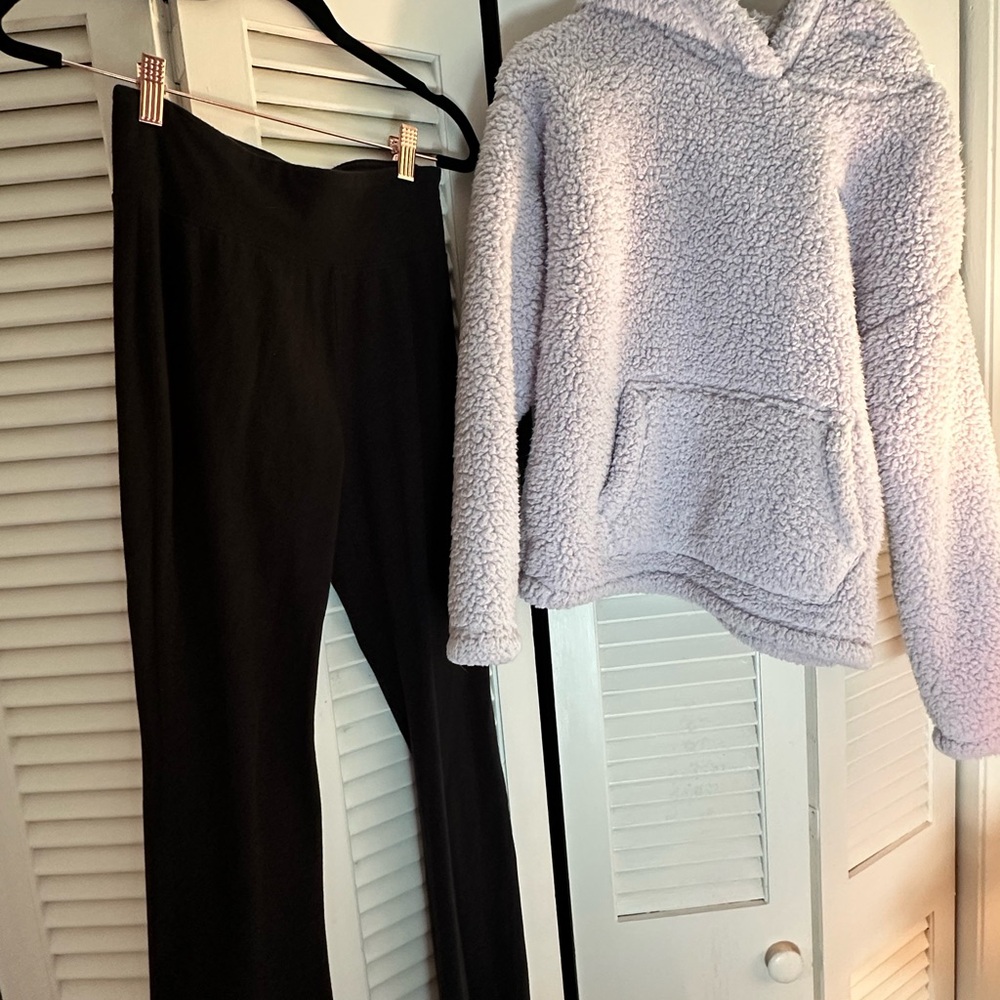 Abercrombie & Fitch Lilac Sherpa Hoodie & Abercrombie Flare Leggings - Picture 1 of 6